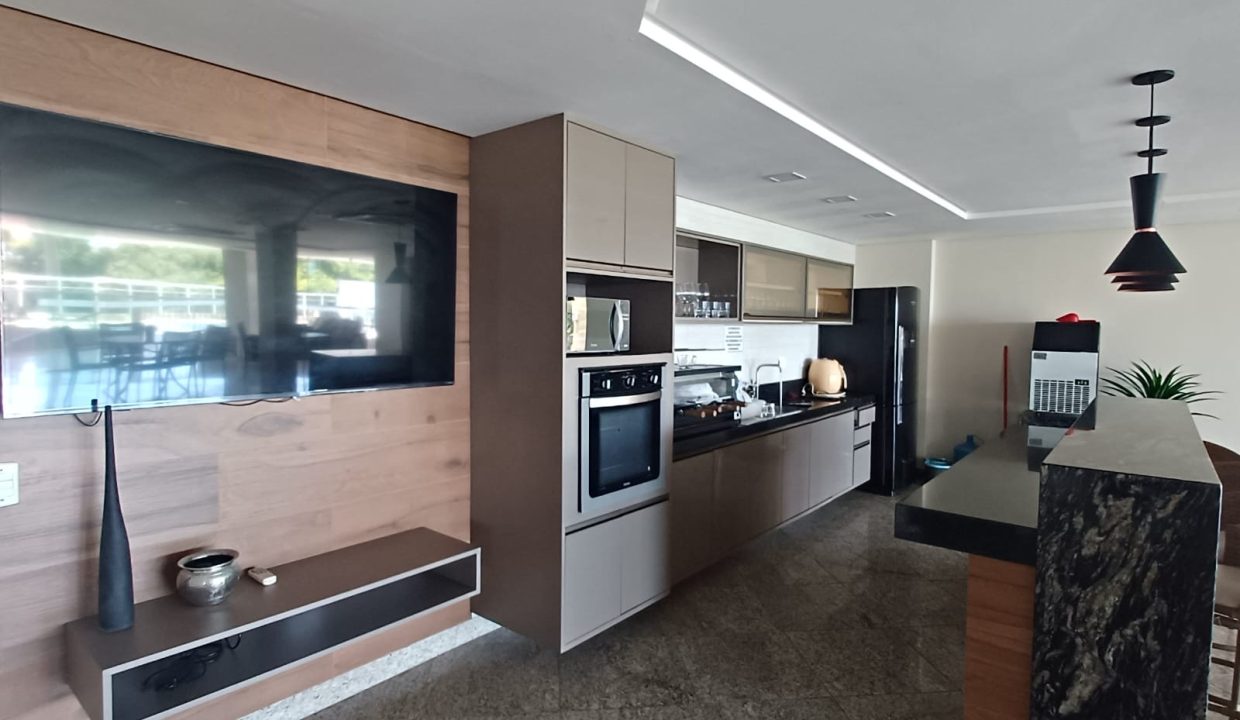 18061827-d812-42f0-97b4-fc81f45600a7